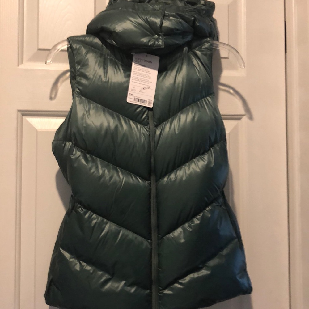 Athlete Down Vest with Removable Hopd